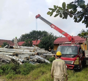 Vật tư thu hồi từ Nhà bao che thuộc công trình: Tu bổ di tích Chùa Cầu sau khi chuyển đổi công năng thành nhà đa năng cho Trường TH và THCS Lý Thường Kiệt