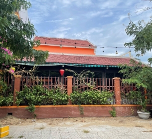 Quyền sử dụng đất và tài sản gắn liền với đất thuộc thửa đất số Lô A4-12, tờ bản đồ số: QH-04, diện tích 197,9m2, địa chỉ: Khu dân cư Trảng Kèo, xã Cẩm Hà, thành phố Hội An (nay là tổ dân phố Cẩm Hà, phường Hội An Tây, thành phố Đà Nẵng)