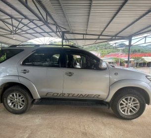 Xe ô tô đã qua sử dụng, nhãn hiệu Toyota, loại Fortuner, số sàn, 07 chỗ, sản xuất năm 2012, xuất xứ Việt Nam, biển đăng ký số 92A-002.74